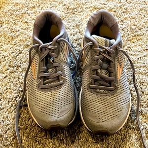 Brooks women’s sneakers size 7